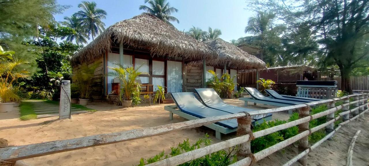 The Coast Beach Resort Agonda Kültér fotó