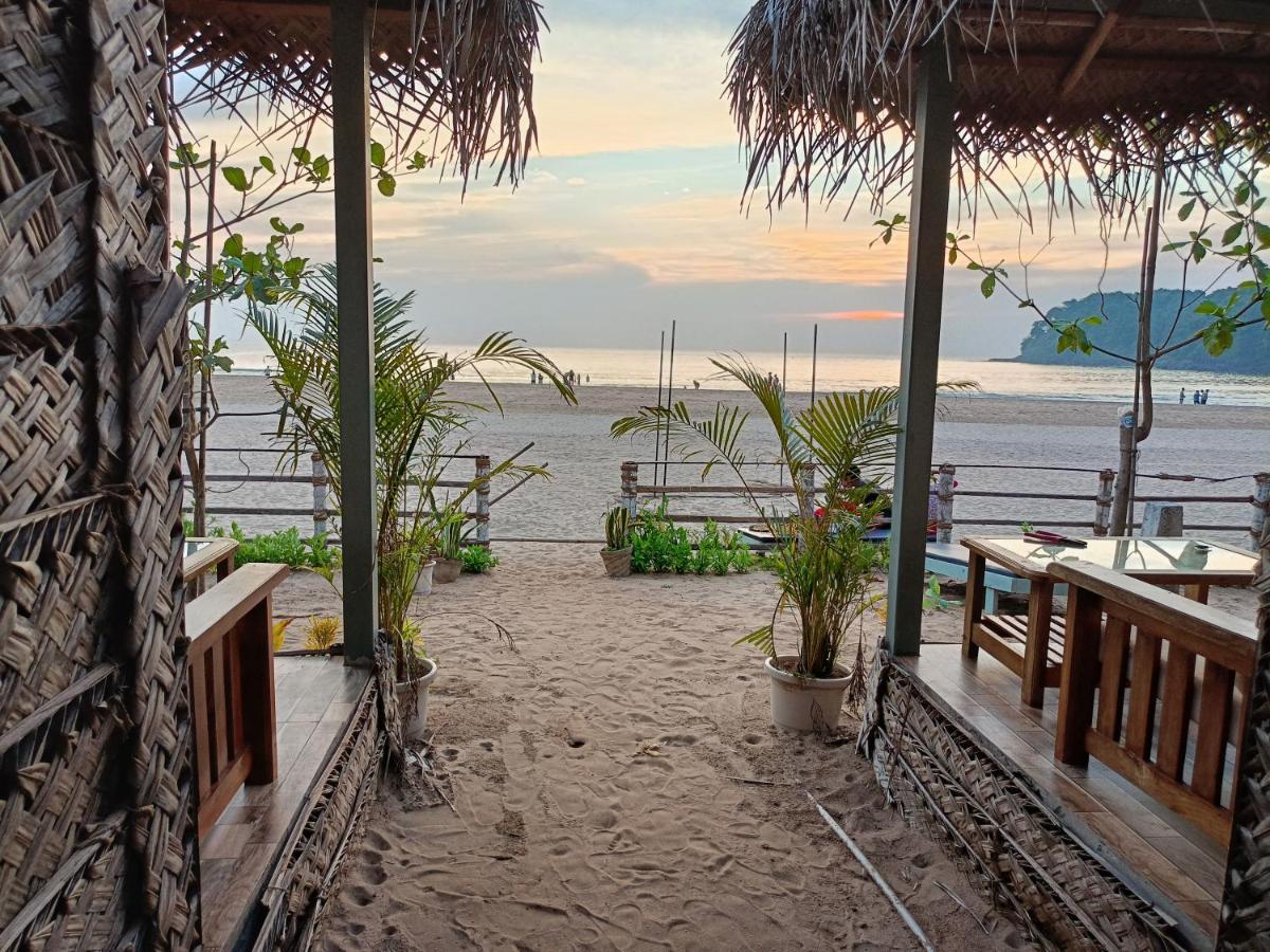 The Coast Beach Resort Agonda Kültér fotó
