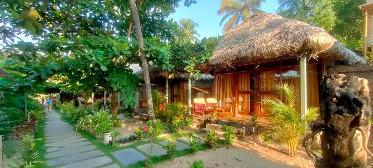 The Coast Beach Resort Agonda Kültér fotó